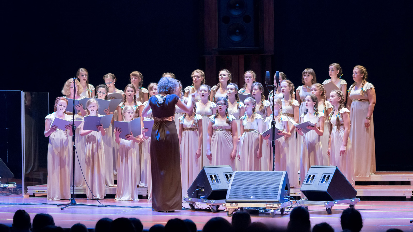 main-image-singing main-image-singing